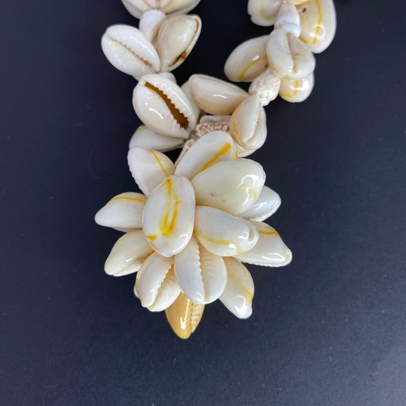 LONG UNIQUE CLUSTERED SHELL NECKLACE STATEMENT PIECE - Picture 4 of 7